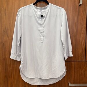 Women's Lt Gray Button-Up Blouse